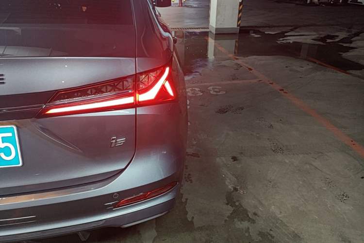 Used Roewe i5 2023 1.5L Manual Comfort Edition Exterior 3