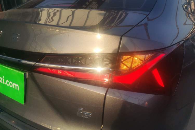 Used Roewe i5 2023 1.5L Manual Comfort Edition Exterior 3
