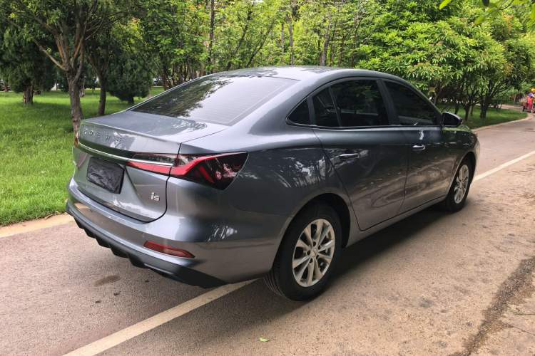 Used Roewe i5 2023 1.5L Manual Comfort Edition Exterior 3