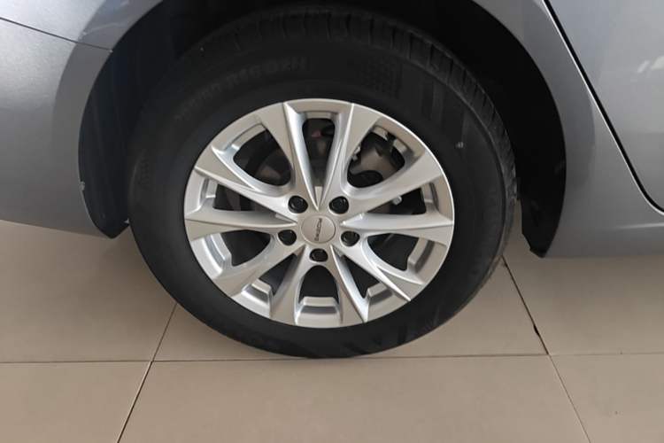 Used Roewe i5 2023 1.5L Manual Comfort Edition Exterior 5