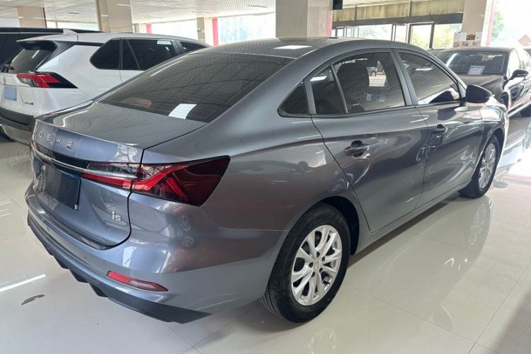 Used Roewe i5 2023 1.5L Manual Comfort Edition Exterior 5