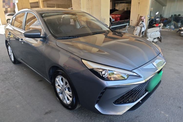 Used Roewe i5 2023 1.5L CVT Luxury Edition Front Right 45 Deg