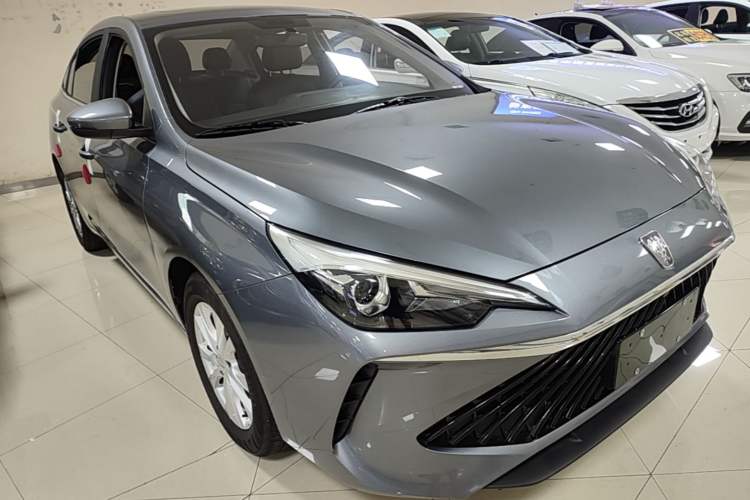 Used Roewe i5 2023 1.5L CVT Luxury Edition Front Right 45 Deg