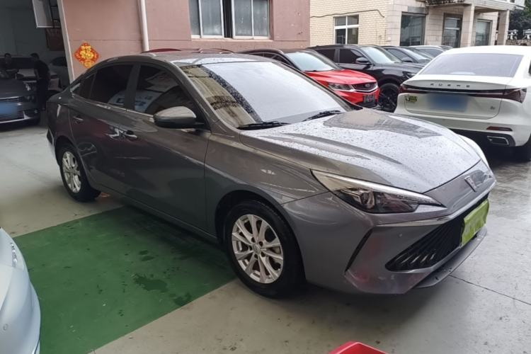 Used Roewe i5 2023 1.5L CVT Luxury Edition Front Right 45 Deg