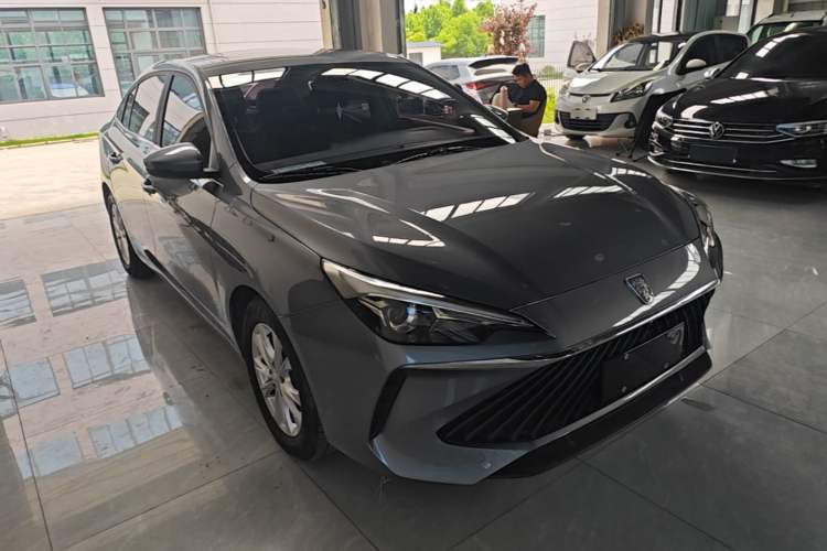 Used Roewe i5 2023 1.5L CVT Luxury Edition Front Right 45 Deg