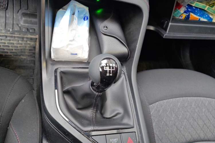 Used Roewe i5 2023 1.5L Manual Comfort Edition Gear Lever