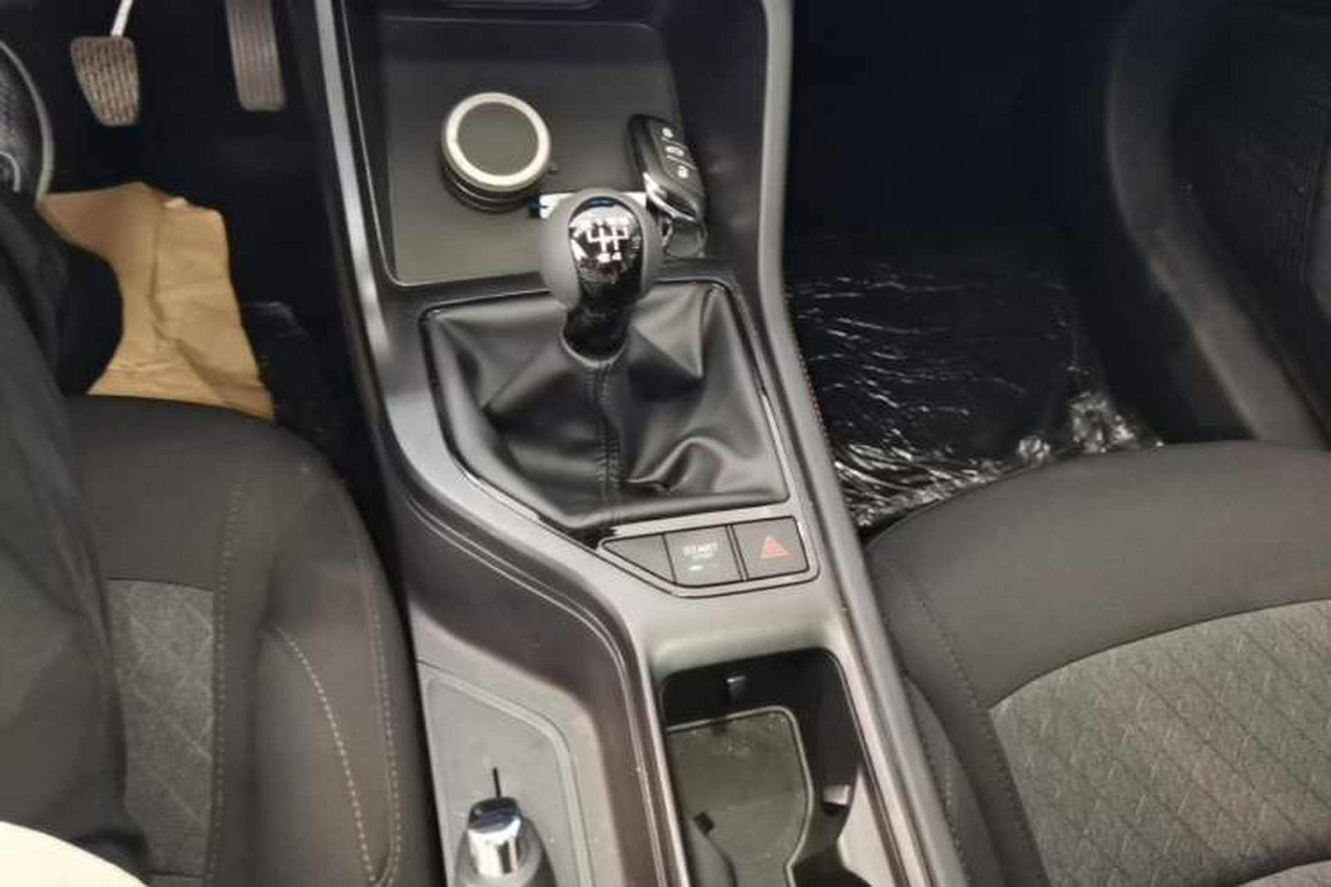 Used Roewe i5 2023 1.5L Manual Comfort Edition Gear Lever