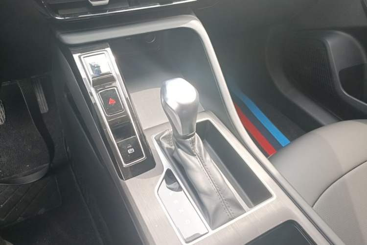 Used Roewe i5 2023 1.5L CVT Luxury Edition Gear Lever