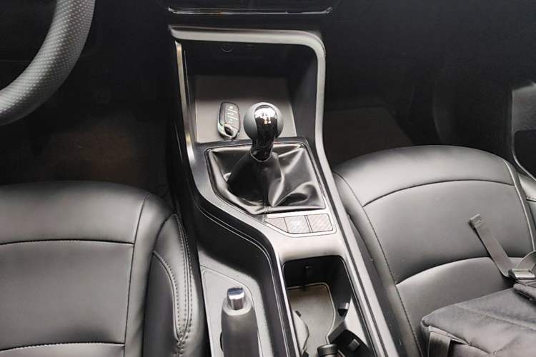Used Roewe i5 2023 1.5L Manual Comfort Edition Gear Lever
