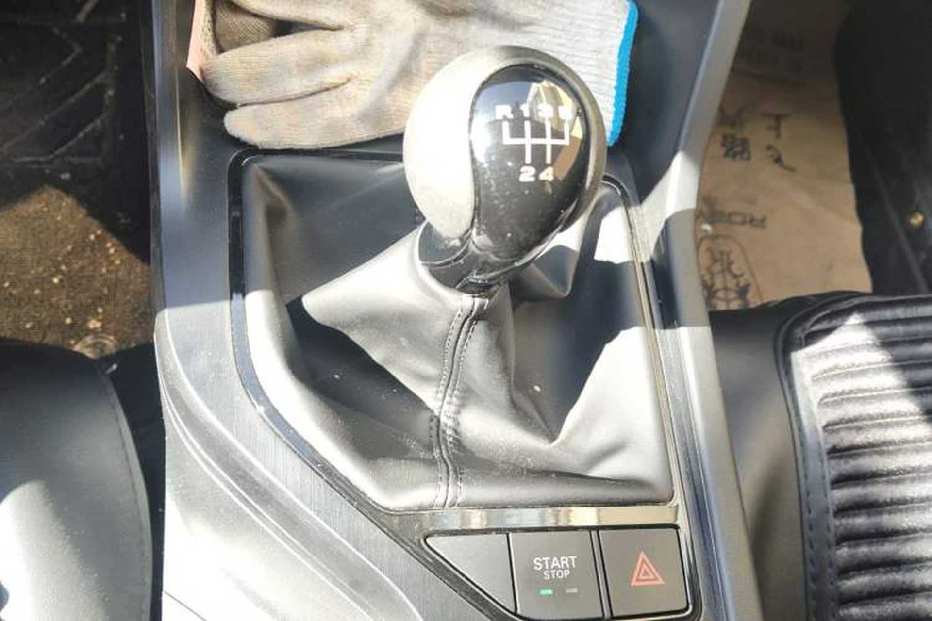 Used Roewe i5 2023 1.5L Manual Comfort Edition Gear Lever