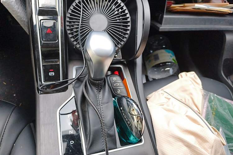 Used Roewe i5 2023 1.5L CVT Luxury Edition Gear Lever