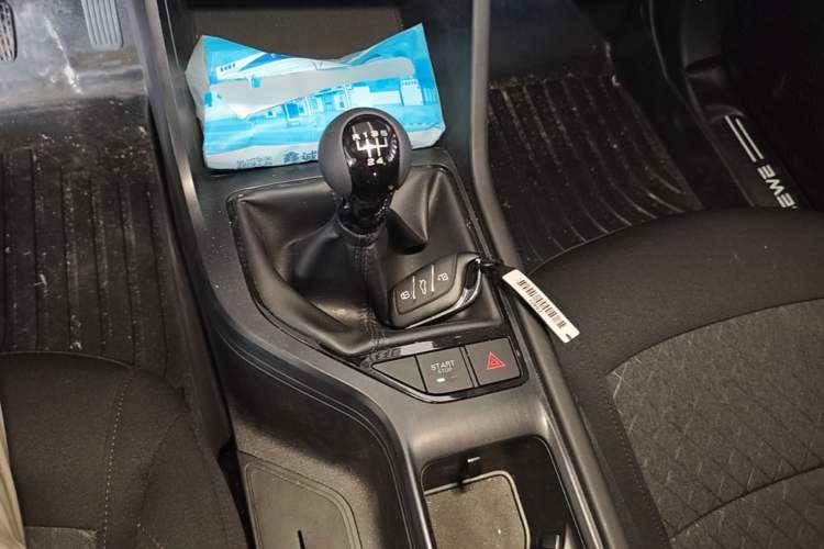 Used Roewe i5 2023 1.5L Manual Comfort Edition Gear Lever