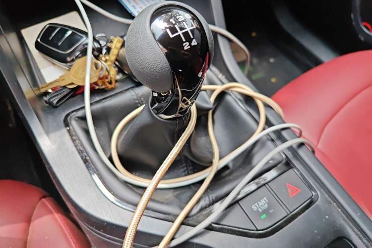 Used Roewe i5 2023 1.5L Manual Comfort Edition Gear Lever