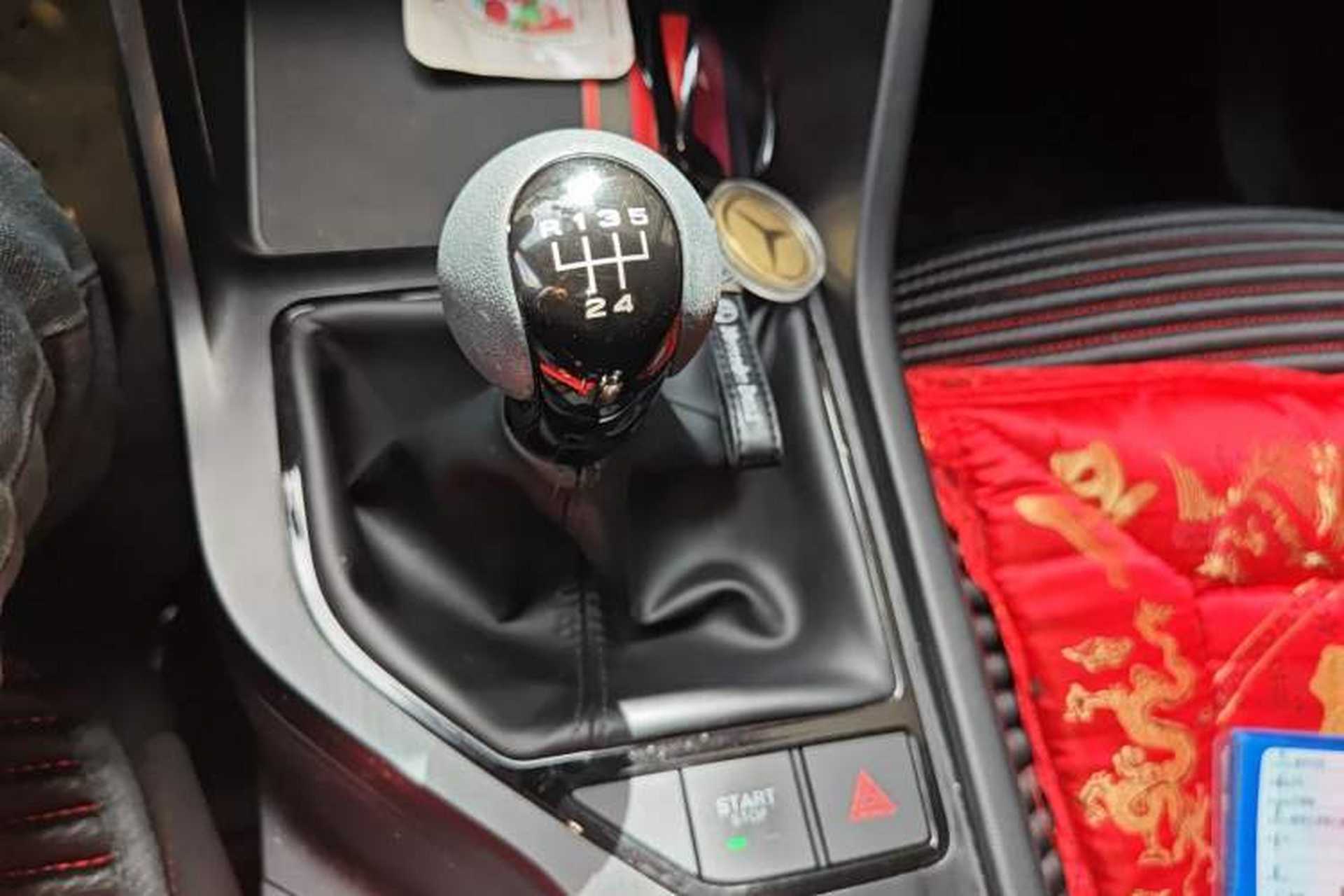 Used Roewe i5 2023 1.5L Manual Comfort Edition Gear Lever