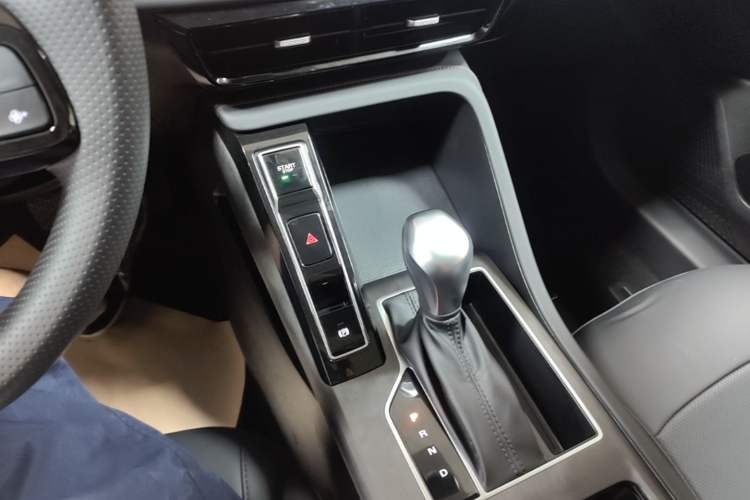 Used Roewe i5 2023 1.5L CVT Luxury Edition Gear Lever