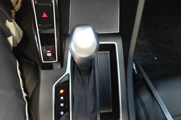 Used Roewe i5 2023 1.5L CVT Luxury Edition Gear Lever