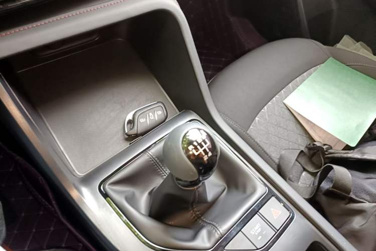 Used Roewe i5 2023 1.5L Manual Comfort Edition Gear Lever