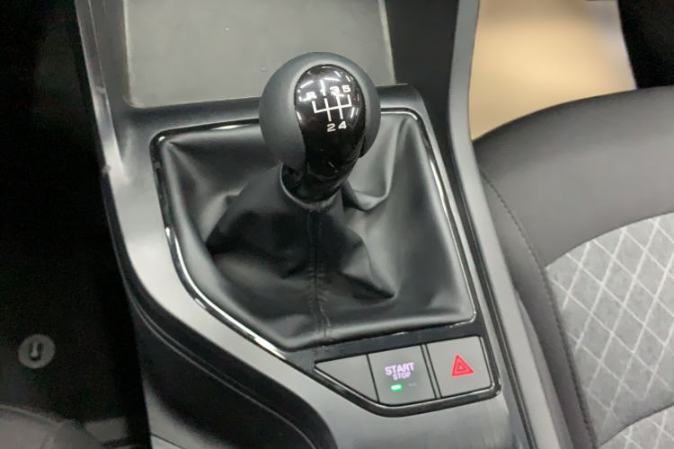 Used Roewe i5 2023 1.5L Manual Comfort Edition Gear Lever