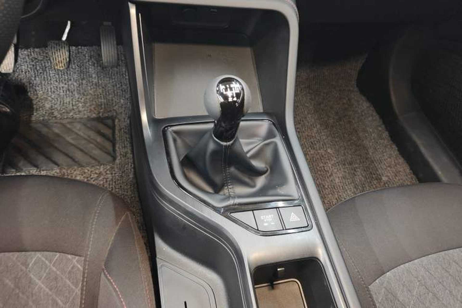 Used Roewe i5 2023 1.5L Manual Comfort Edition Gear Lever
