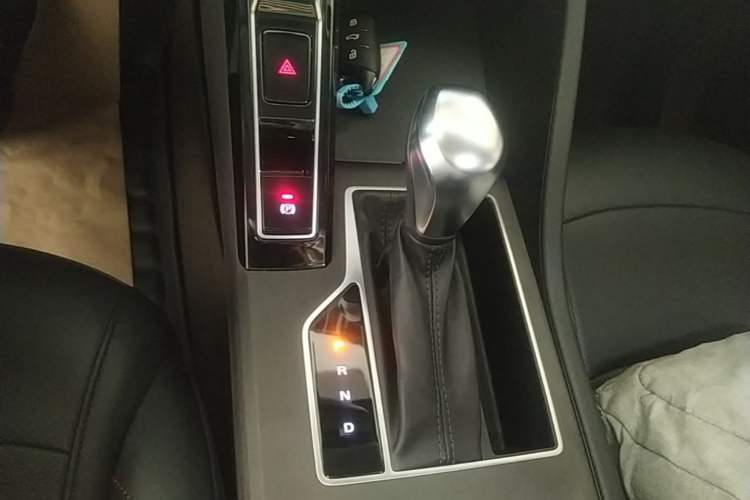Used Roewe i5 2023 1.5L CVT Luxury Edition Gear Lever