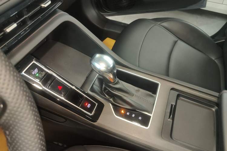 Used Roewe i5 2023 1.5L CVT Luxury Edition Gear Lever