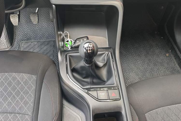 Used Roewe i5 2023 1.5L Manual Comfort Edition Gear Lever