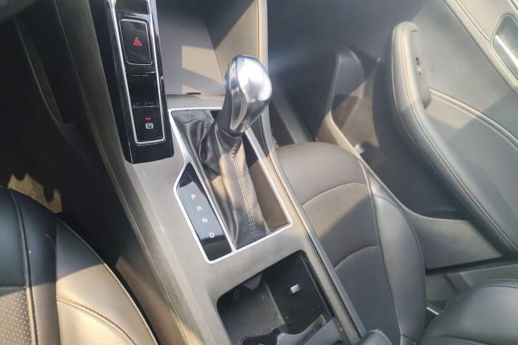 Used Roewe i5 2023 1.5L CVT Luxury Edition Gear Lever