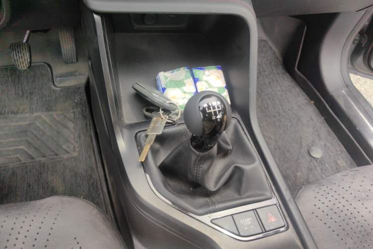 Used Roewe i5 2023 1.5L Manual Comfort Edition Gear Lever
