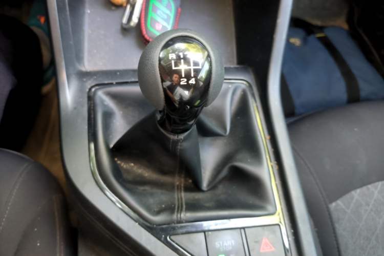 Used Roewe i5 2023 1.5L Manual Comfort Edition Gear Lever