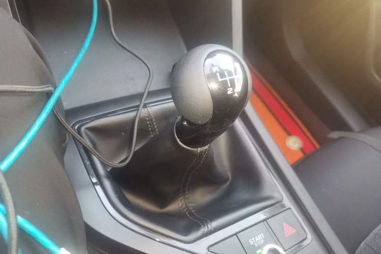 Used Roewe i5 2023 1.5L Manual Comfort Edition Gear Lever