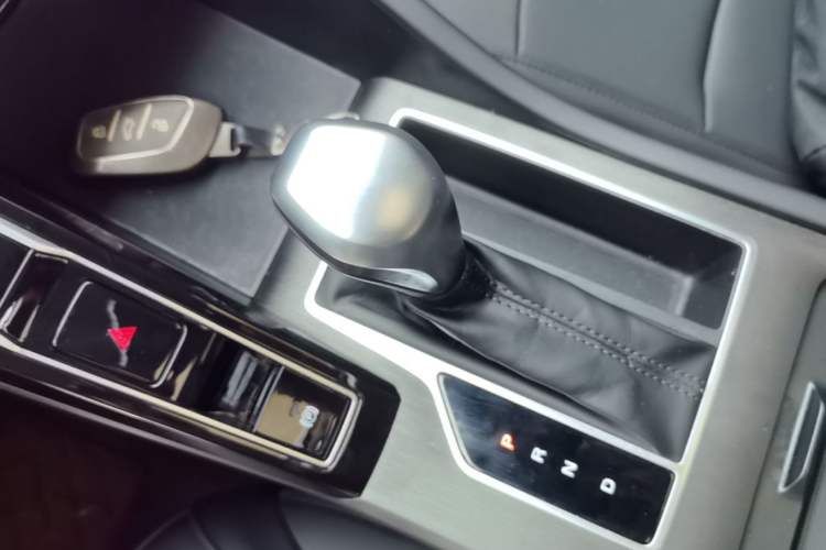 Used Roewe i5 2023 1.5L CVT Luxury Edition Gear Lever