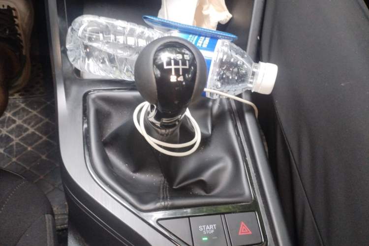 Used Roewe i5 2023 1.5L Manual Comfort Edition Gear Lever