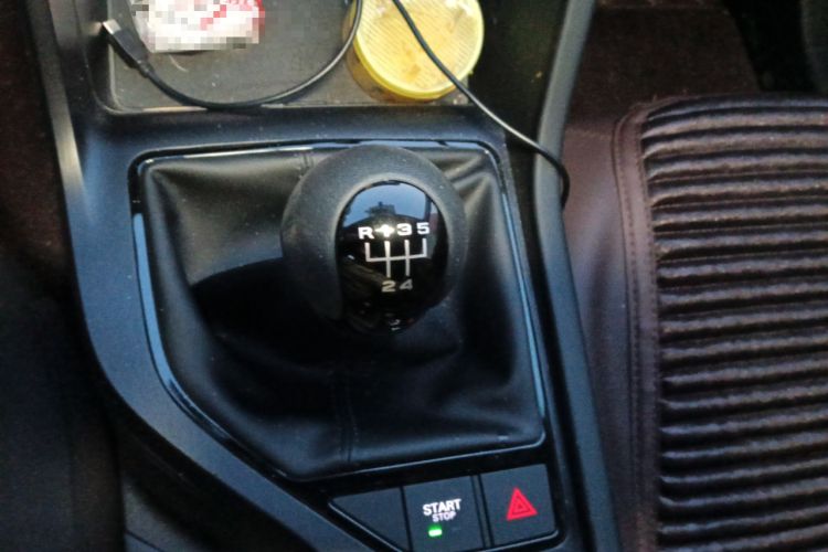 Used Roewe i5 2023 1.5L Manual Comfort Edition Gear Lever