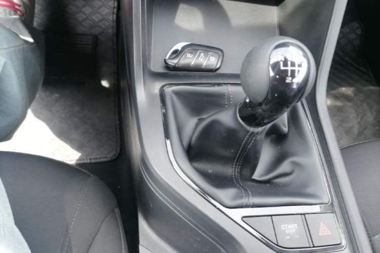 Used Roewe i5 2023 1.5L Manual Comfort Edition Gear Lever