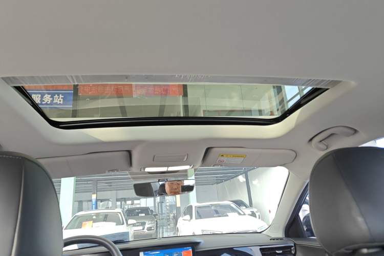 Used Roewe i5 2023 1.5L CVT Luxury Edition Headliner