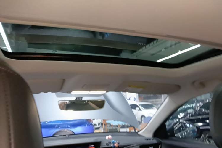 Used Roewe i5 2023 1.5L CVT Luxury Edition Headliner