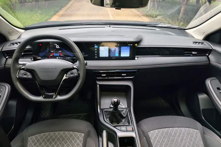 Used Roewe i5 2023 1.5L Manual Comfort Edition Interior 1