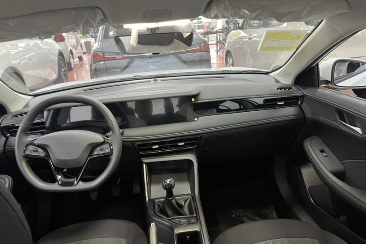Used Roewe i5 2023 1.5L Manual Comfort Edition Interior 2