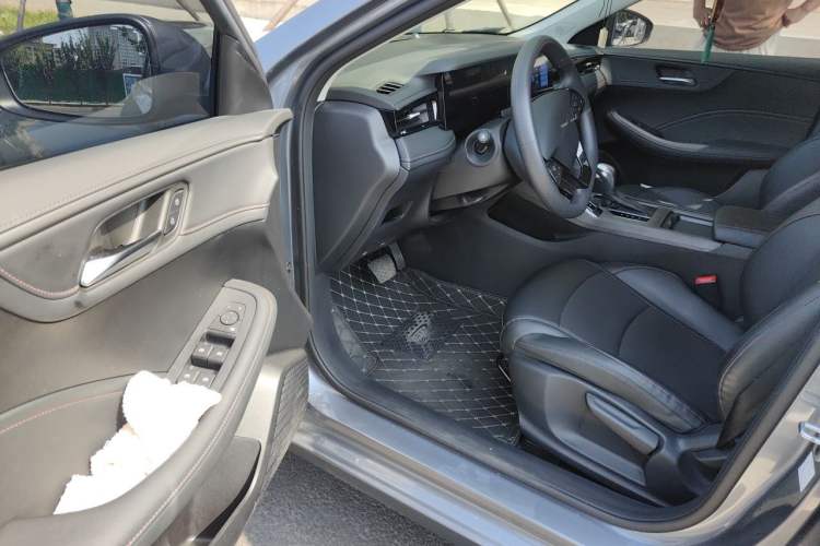 Used Roewe i5 2023 1.5L CVT Luxury Edition Interior 3