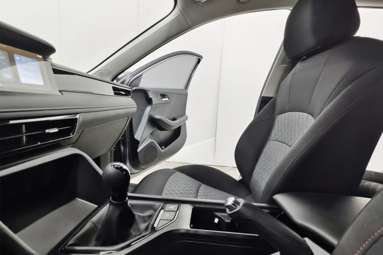 Used Roewe i5 2023 1.5L Manual Comfort Edition Interior 4
