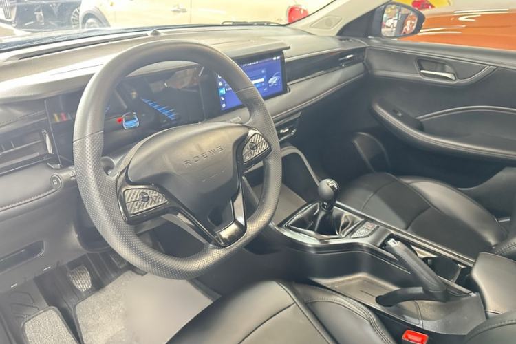 Used Roewe i5 2023 1.5L Manual Comfort Edition Interior 4