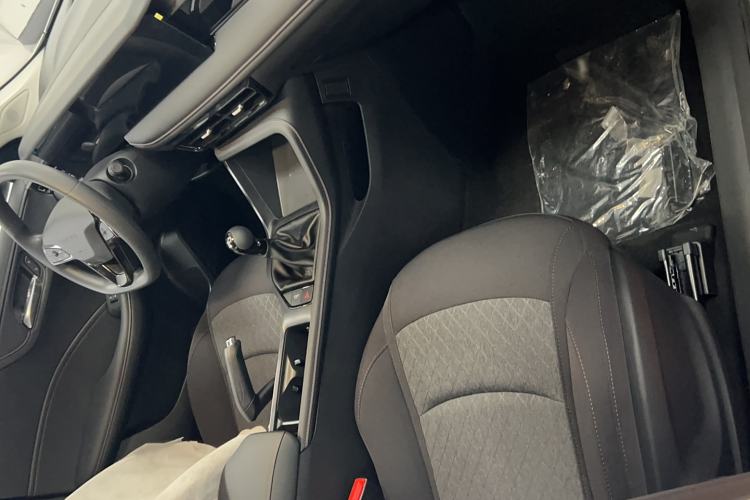 Used Roewe i5 2023 1.5L Manual Comfort Edition Interior 4