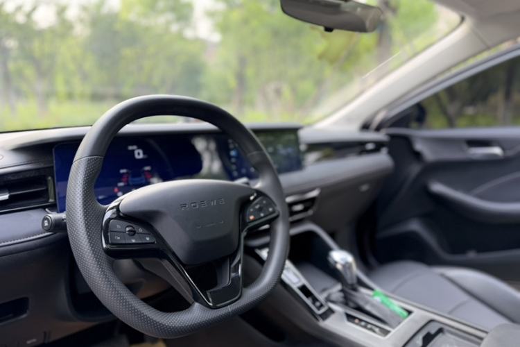 Used Roewe i5 2023 1.5L CVT Luxury Edition Interior 6