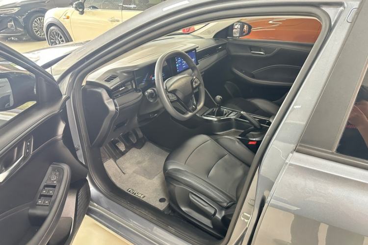 Used Roewe i5 2023 1.5L Manual Comfort Edition Interior 7