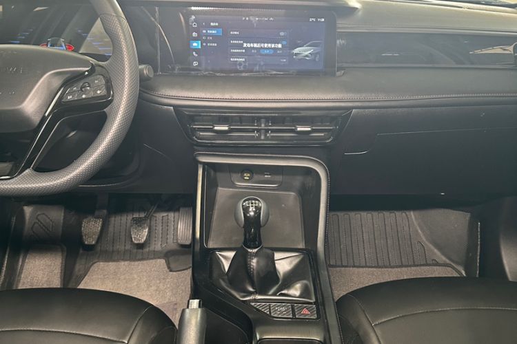 Used Roewe i5 2023 1.5L Manual Comfort Edition Interior 9