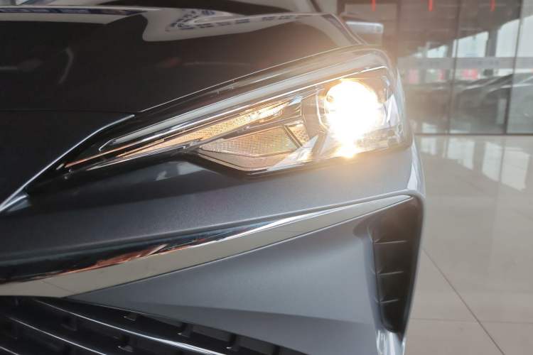 Used Roewe i5 2023 1.5L Manual Comfort Edition Left Front Headlight