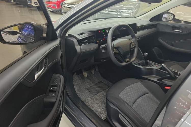 Used Roewe i5 2023 1.5L Manual Comfort Edition Left Front Seat