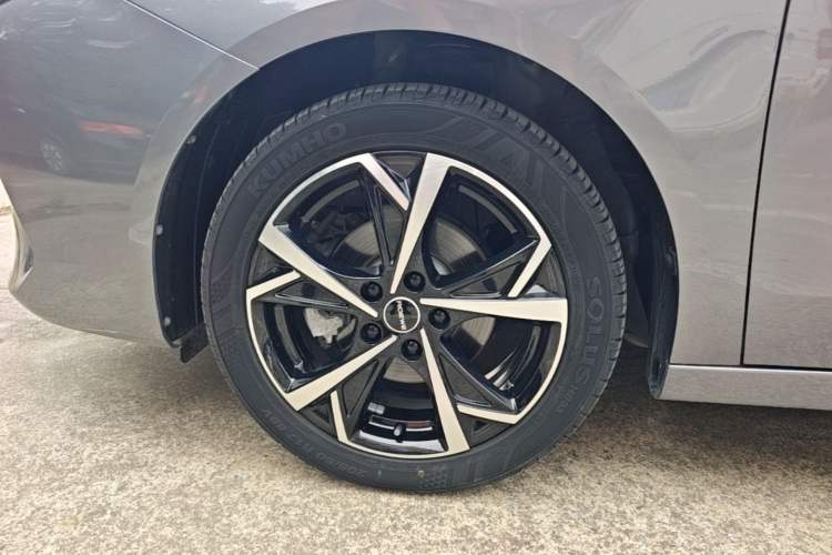 Used Roewe i5 2023 1.5L CVT Luxury Edition Left Front Wheel Hub