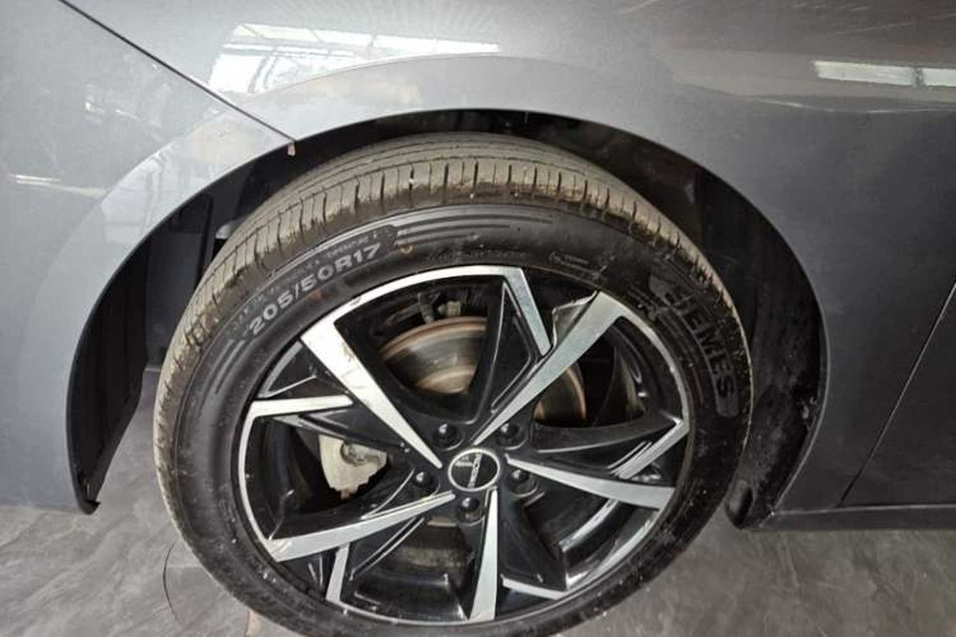 Used Roewe i5 2023 1.5L CVT Luxury Edition Left Front Wheel Hub