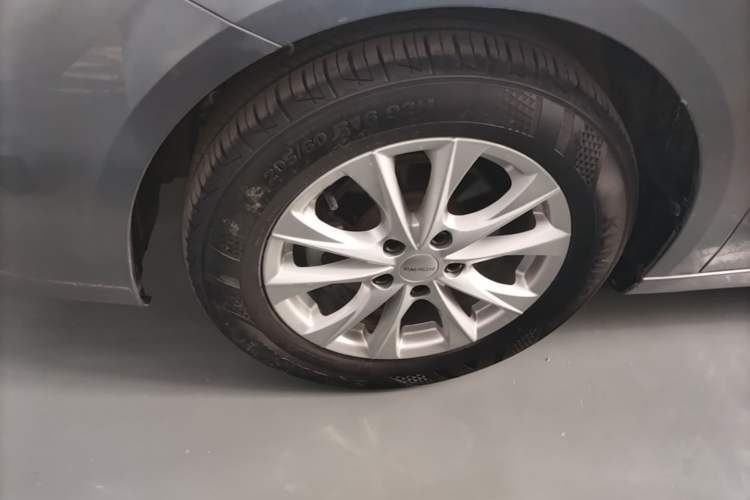 Used Roewe i5 2023 1.5L CVT Luxury Edition Left Front Wheel Hub